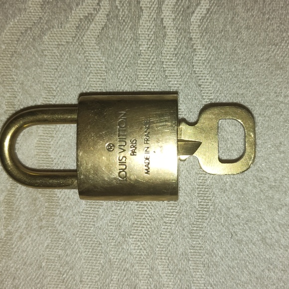 Authentic Louis Vuitton Lock & Key # 304 - Picture 2 of 9